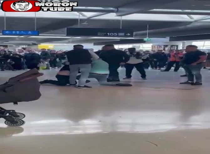 Video :At Dublin Airport, a fight ends with a skull broken (public warned)
